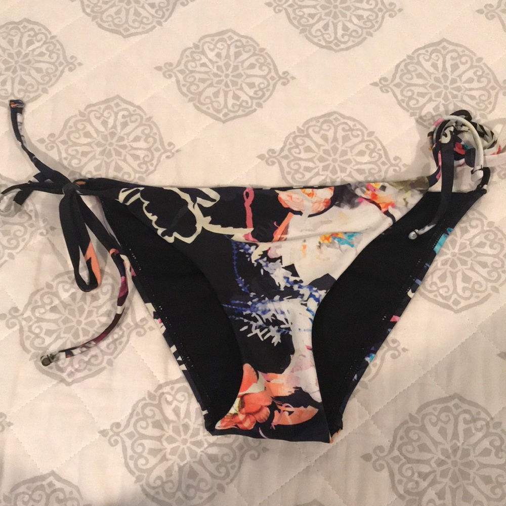 Rachel Roy string bikini - Picture 2 of 3